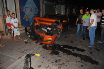 بالصور: أضرار بإحدى المركبات بعد مطاردة الشرطة لسيارة في شارع ييفت وسط مدينة يافا 